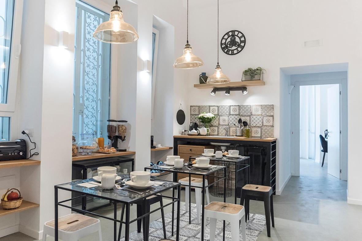 A Misura Duomo Rooms & Apartment - Ls Accommodations เนเปิลส์ ภายนอก รูปภาพ