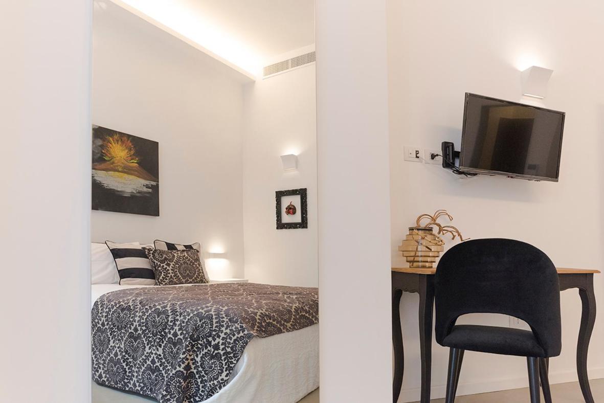 A Misura Duomo Rooms & Apartment - Ls Accommodations เนเปิลส์ ภายนอก รูปภาพ