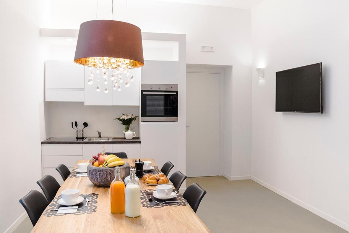 A Misura Duomo Rooms & Apartment - Ls Accommodations เนเปิลส์ ภายนอก รูปภาพ